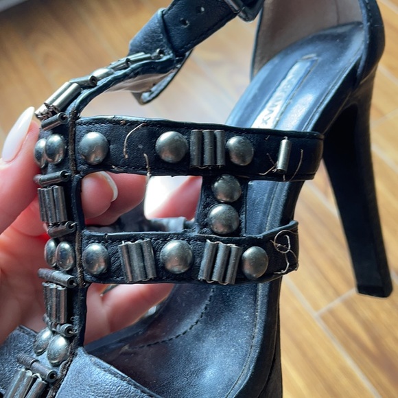 BCBG black heels - Picture 4 of 7